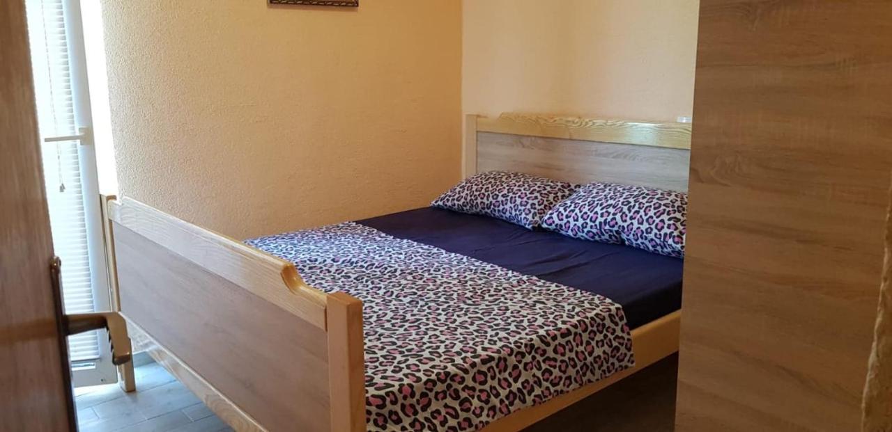 Srecko Apartman Rogoznica  Εξωτερικό φωτογραφία